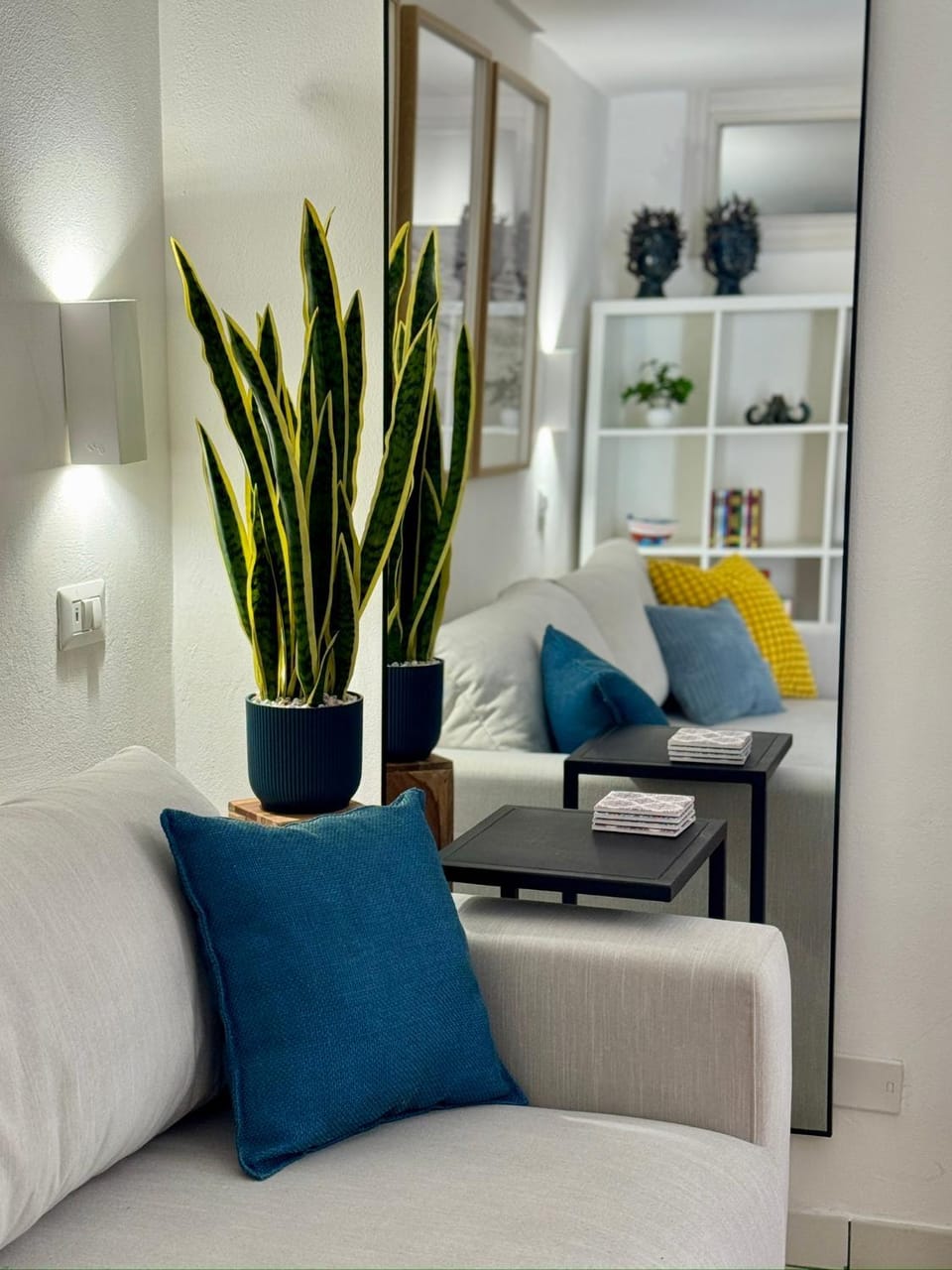 Communal lounge/ TV room, TV and multimedia, Living room, Seating area, Evening entertainment