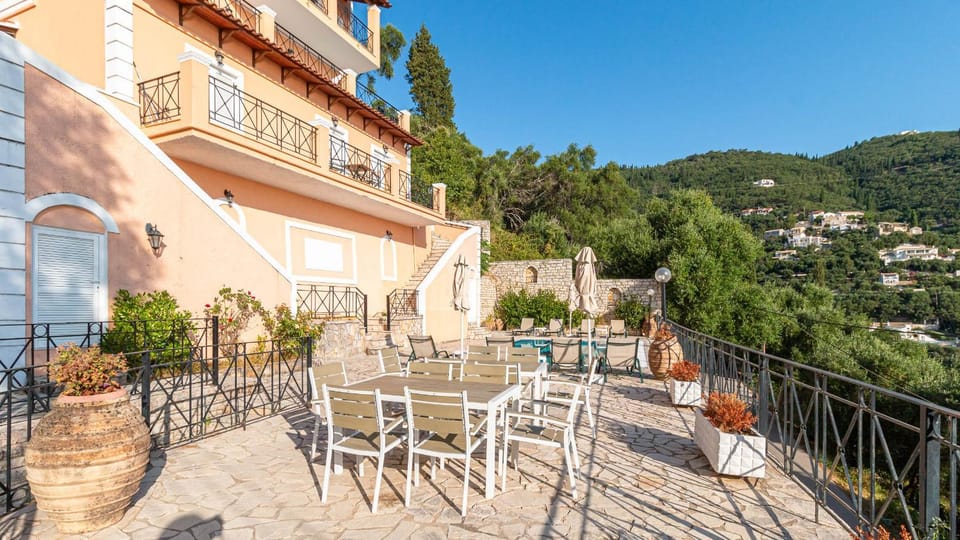 Property building, Balcony/Terrace, Dining area, Sea view, Swimming pool
