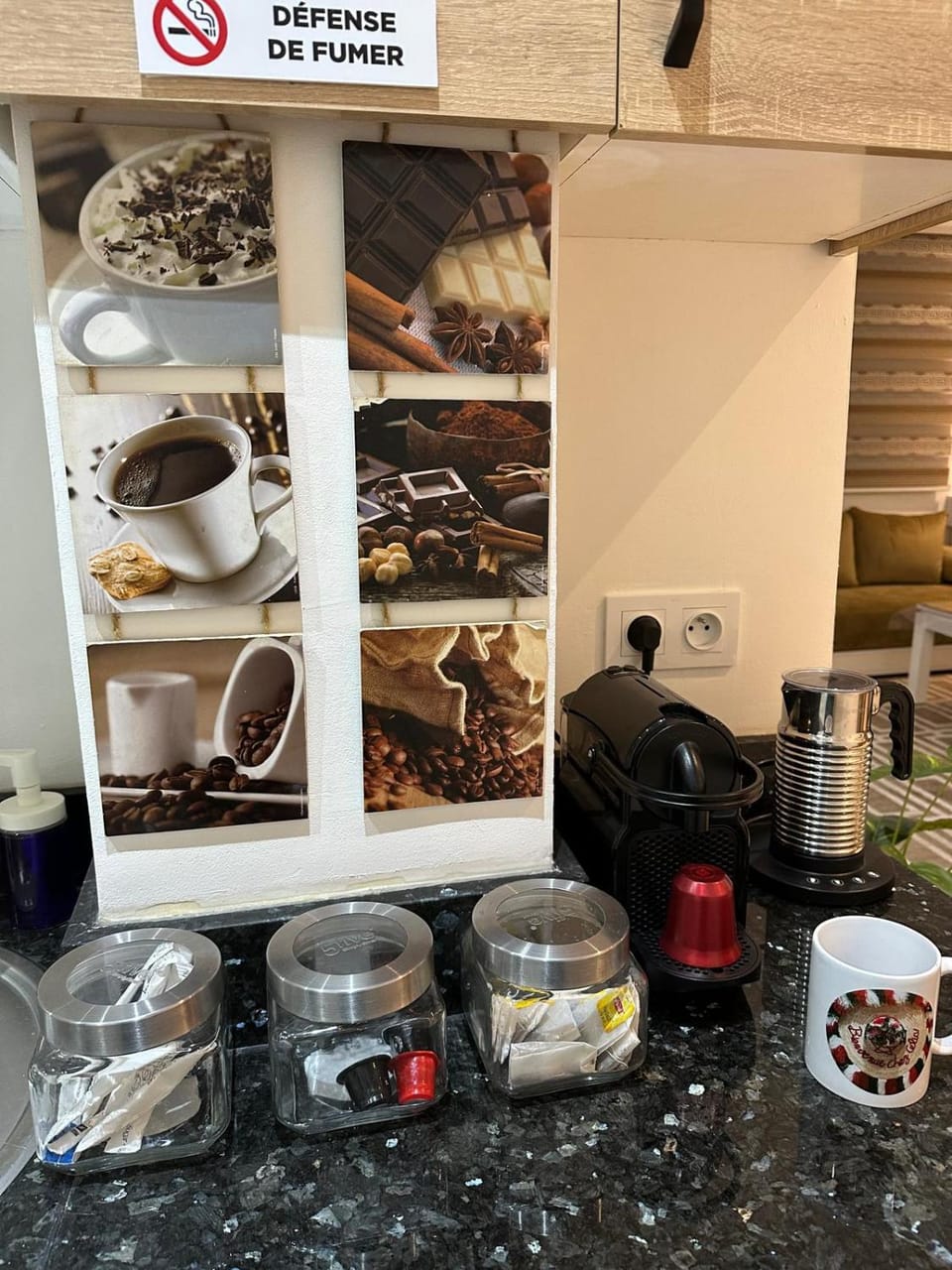 Coffee/tea facilities, Kitchen or kitchenette, stove