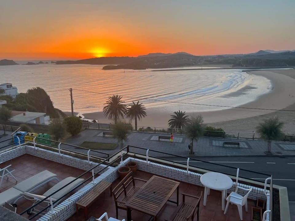 Natural landscape, Balcony/Terrace, Beach, Mountain view, Sea view, Sunrise, Sunset