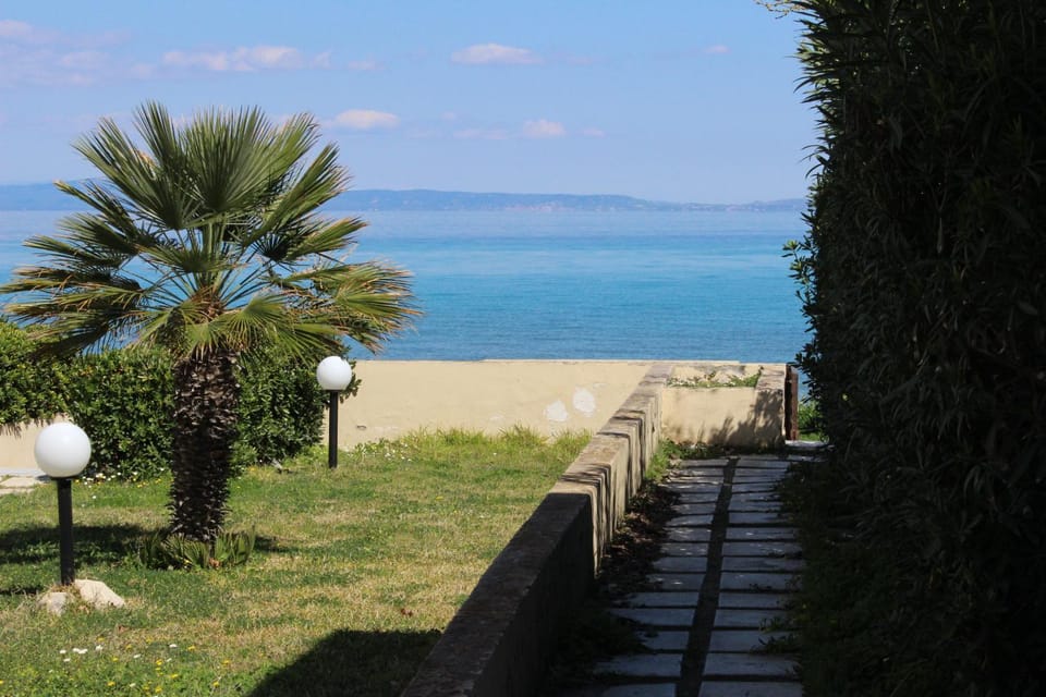 Property building, Garden view, Sea view
