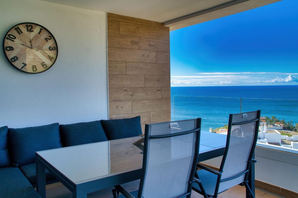 View (from property/room), Balcony/Terrace, Dining area