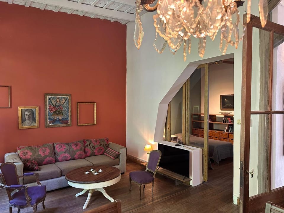 Antique, Classy & Quiet 3 Bedroom and Roof Terrace Apt in the Heart of San Telmo Apartment in Buenos Aires