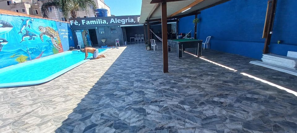 Espaço com piscina House in Suzano