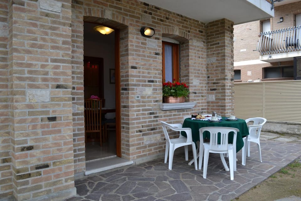 Facade/entrance, Garden view