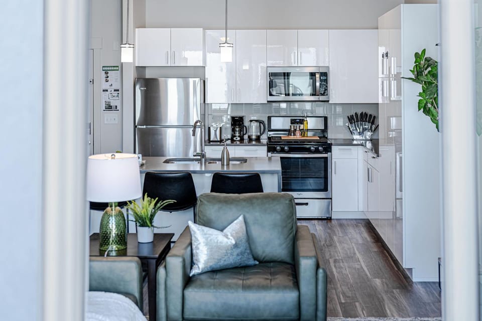 Coffee/tea facilities, Kitchen or kitchenette, Dining area, dishwasher, oven, stove, toaster