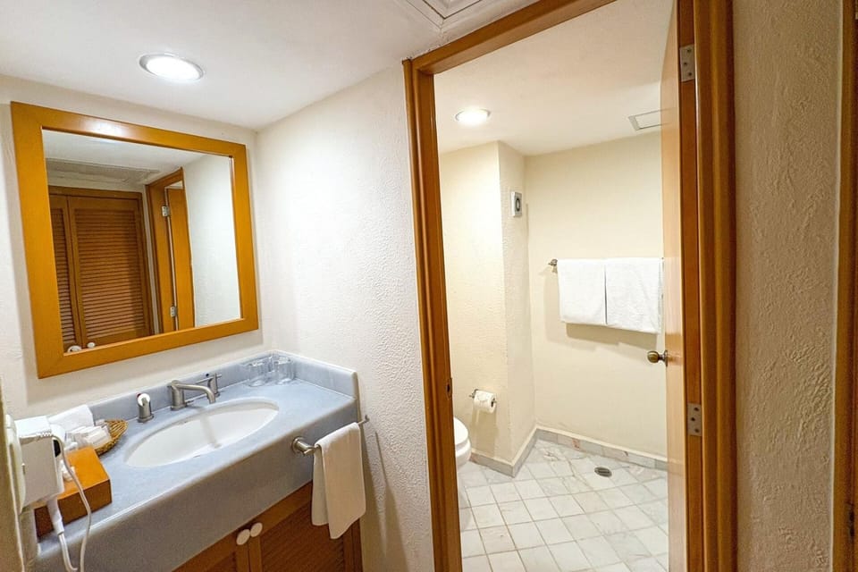 Oceanfront, views & amenities! House in Puerto Vallarta
