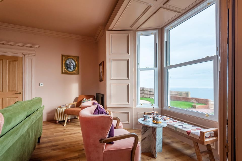 Natural landscape, Coffee/tea facilities, View (from property/room), Balcony/Terrace, Living room, Seating area, Sea view