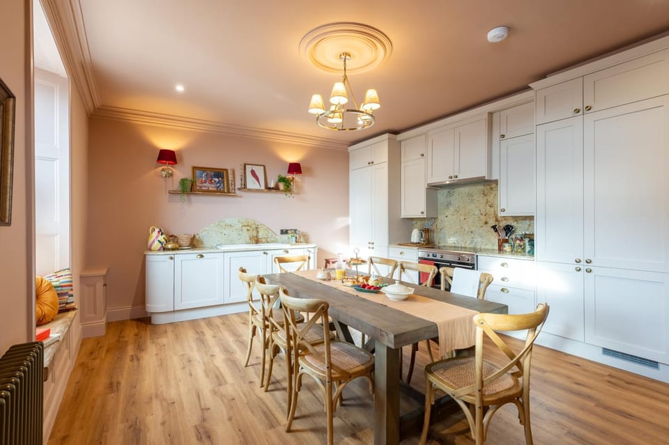 Kitchen or kitchenette, Living room, Seating area, Dining area, dishwasher, oven, stove, kitchen, kitchen