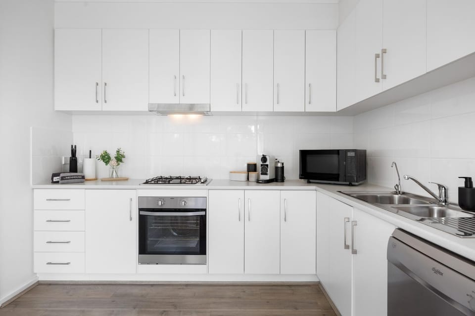 Coffee/tea facilities, Kitchen or kitchenette, dishwasher, oven, stove, toaster