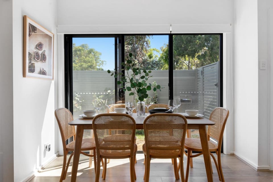 Day, View (from property/room), Seating area, Dining area