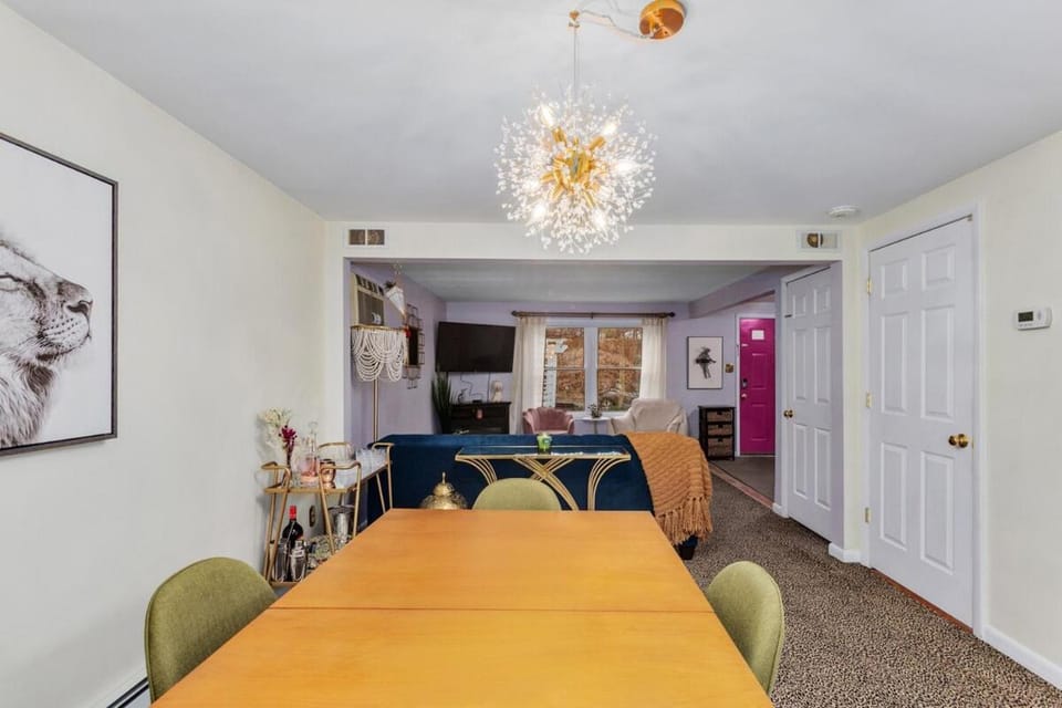 Photo of the whole room, Seating area, Dining area