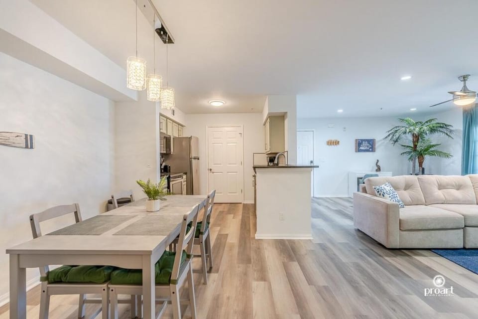 Cozy Condo Under the Palms Apartment in Destin