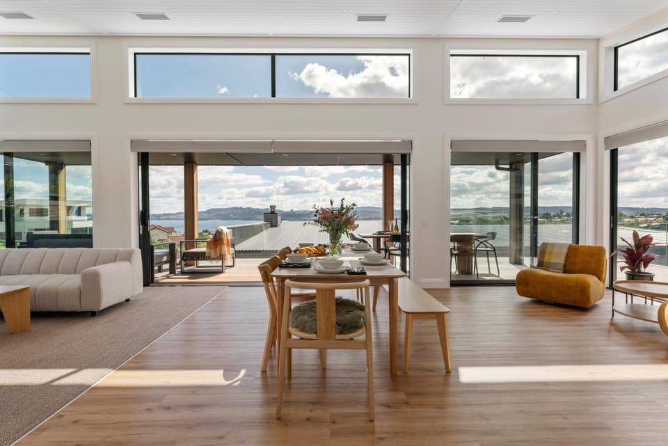 Day, Natural landscape, View (from property/room), Balcony/Terrace, Living room, Seating area, Dining area, Lake view