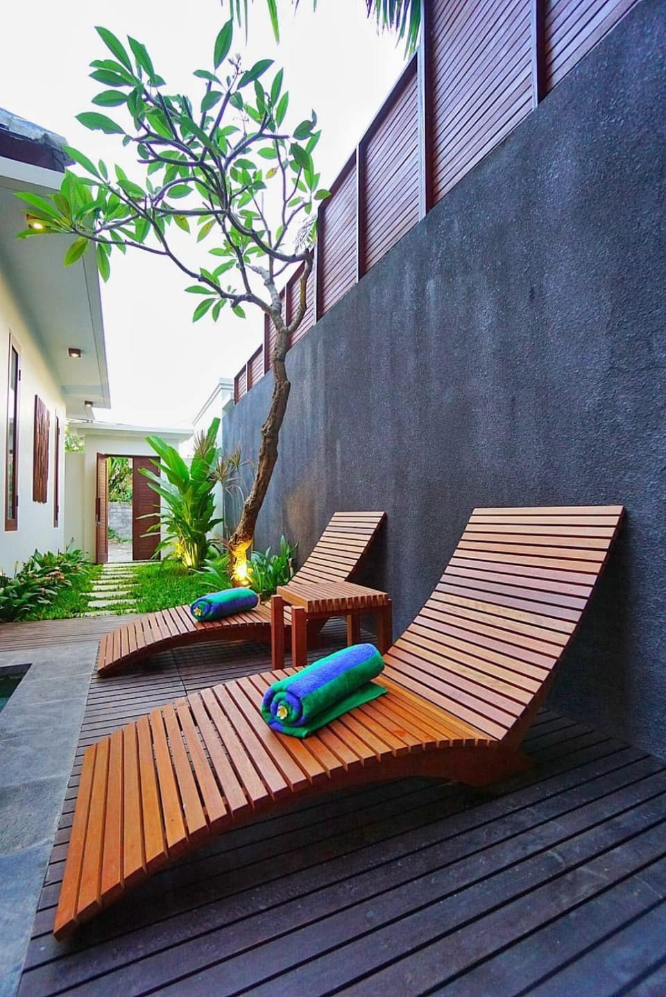 Patio, Garden, Seating area, sunbed