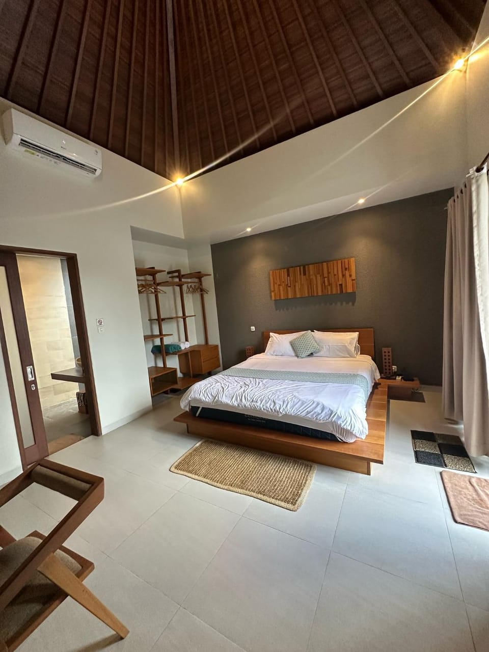 Bed, Photo of the whole room, Bedroom