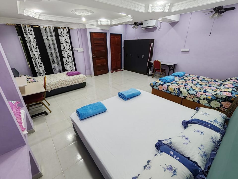 Bed, Photo of the whole room, Bedroom, Family, Family, wardrobe