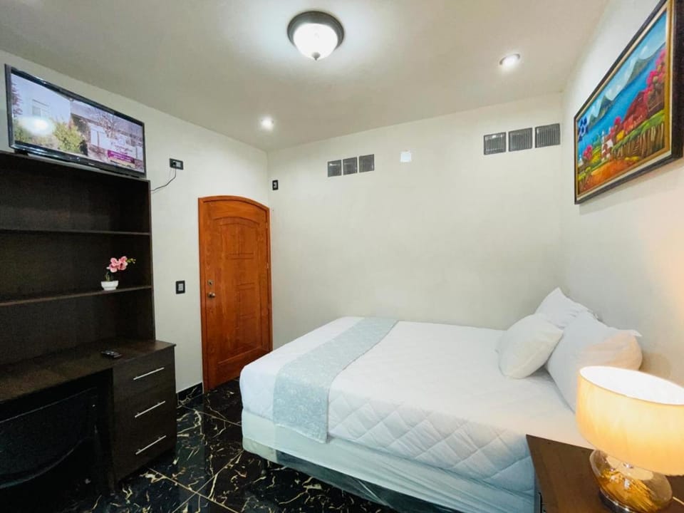 Bed, TV and multimedia, Photo of the whole room, Bedroom, wardrobe