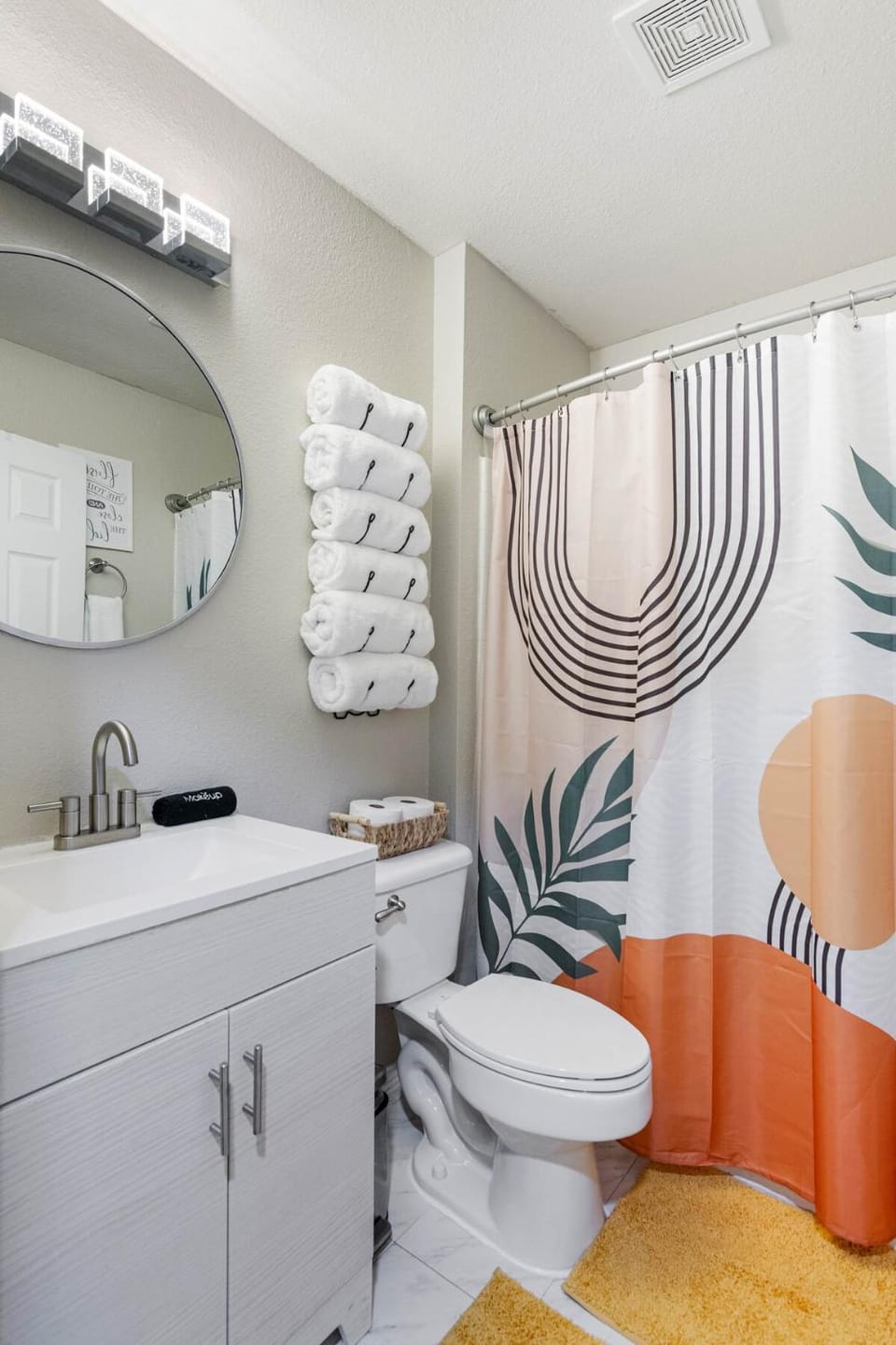 Perfect SA Getaway! Near Lackland SeaWorld Alamo Riverwalk House in San Antonio