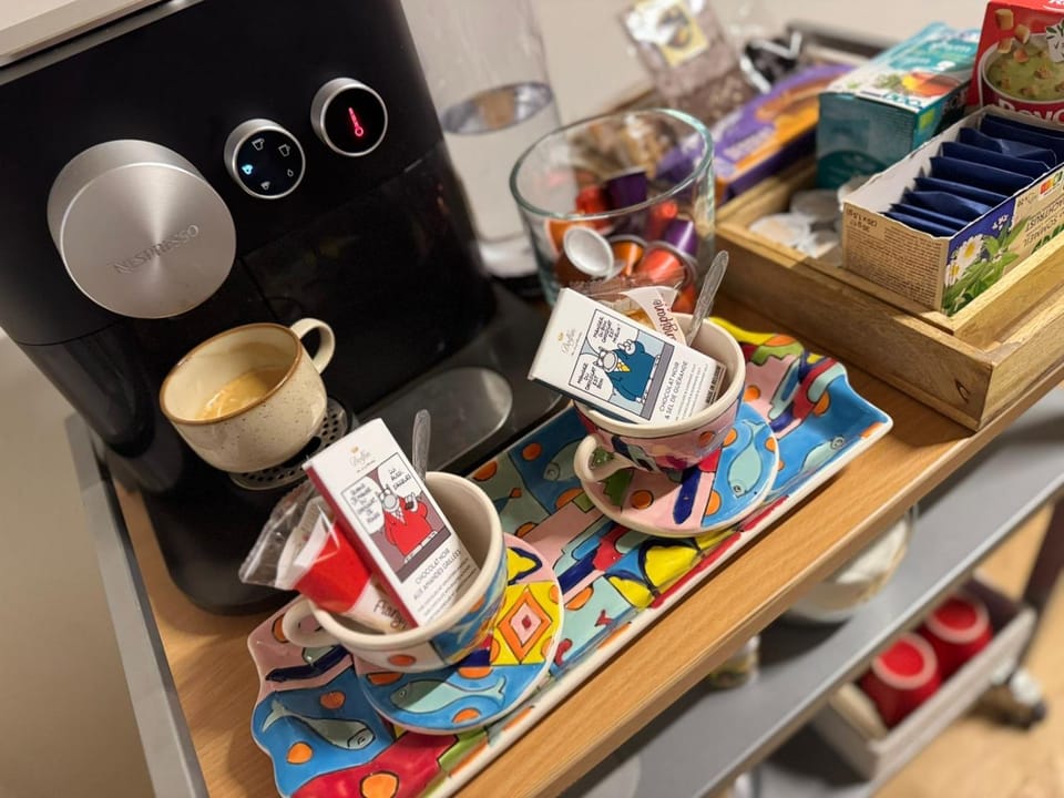 Coffee/tea facilities, Kitchen or kitchenette, Food and drinks, Food