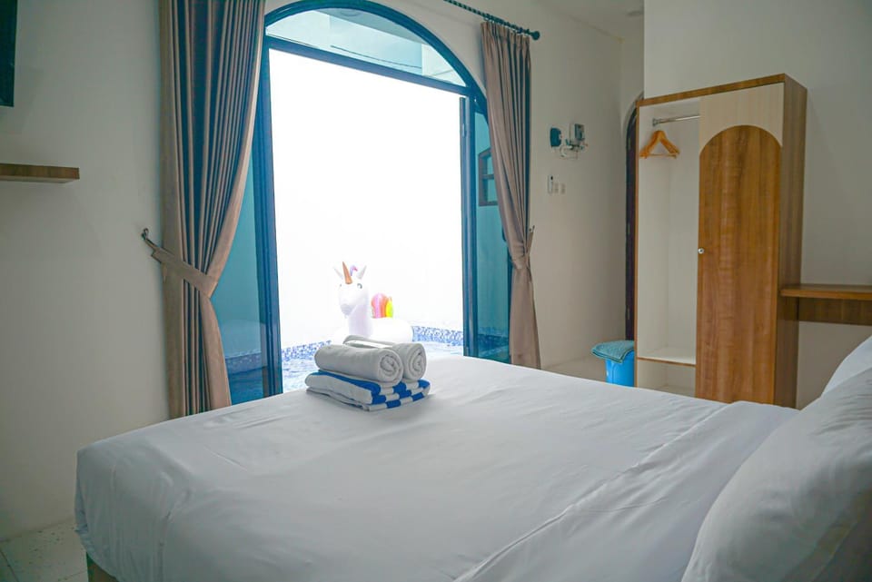Bed, Photo of the whole room, Bedroom, towels, wardrobe