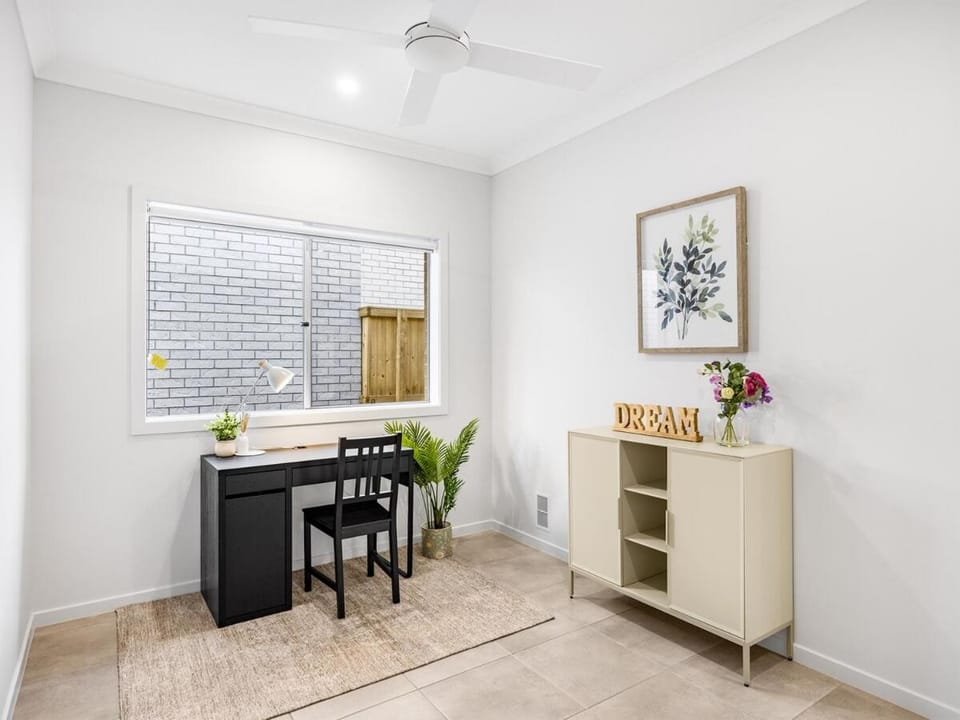 Cozy Designer 4 Bedrooms Home Near Local Shops House in Brisbane