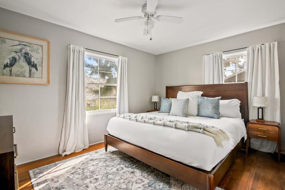 Cozy Coastal Stay Hot Tub & Putting Green House in La Jolla