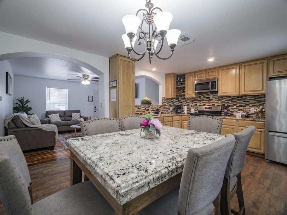 Kitchen or kitchenette, Living room