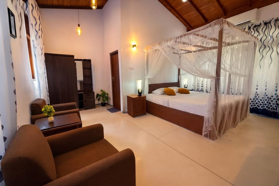 Bed, Photo of the whole room, Seating area, Bedroom