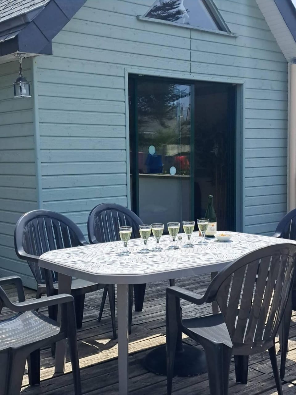 Patio, Food and drinks