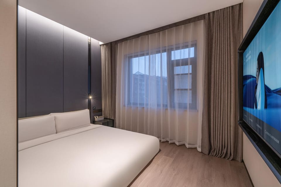 Atour Hotel Beijing Bird's Nest Anzhenmen Subway Station Hotel in Beijing