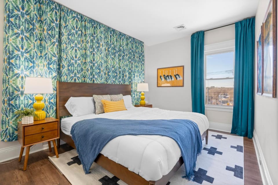 Royal Flush-6 King Beds-2 Mi To Mohegan Apartment in Norwich