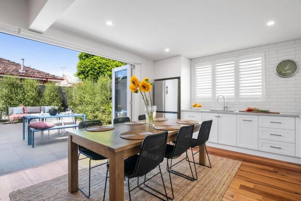 Park Yourself in Park St Perfection and Position House in Melbourne