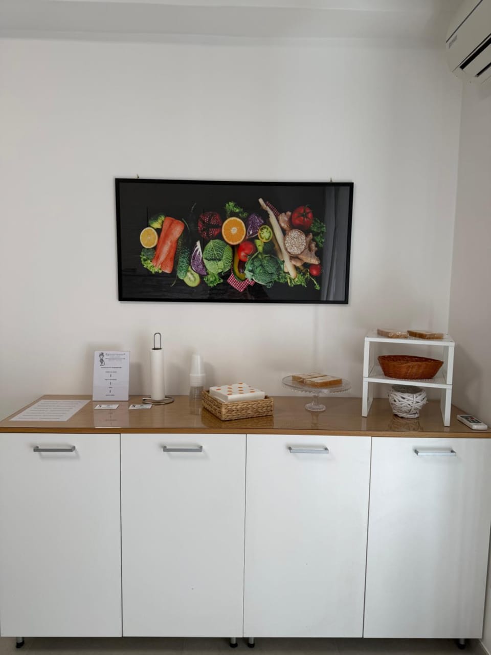 Kitchen or kitchenette, flat iron