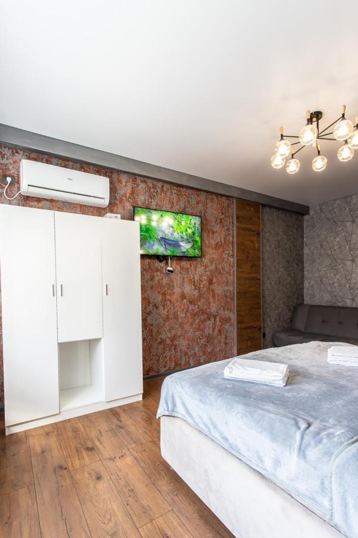 Bed, TV and multimedia, Bedroom, wardrobe, air conditioner