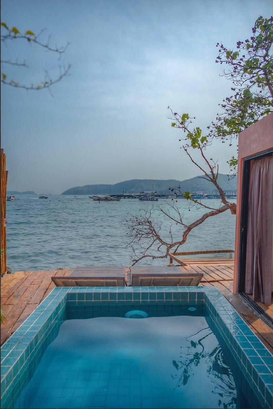 Moroccan Beachfront Pool Villa Koh Larn Hotel in Chon Buri Changwat