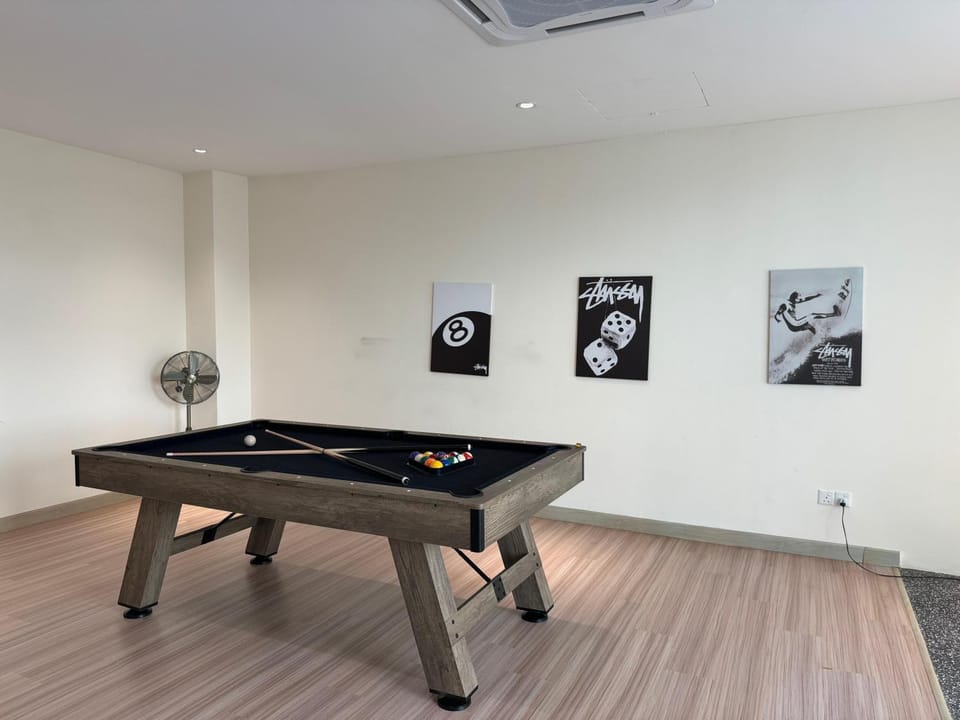 Billiard, Game Room