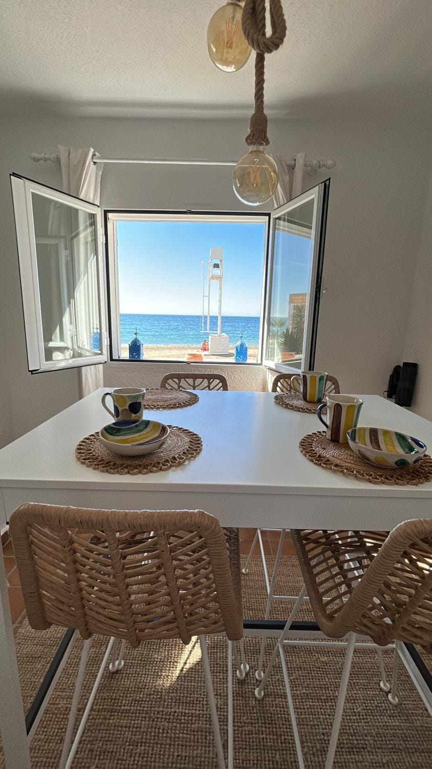 Kitchen or kitchenette, Dining area, Sea view