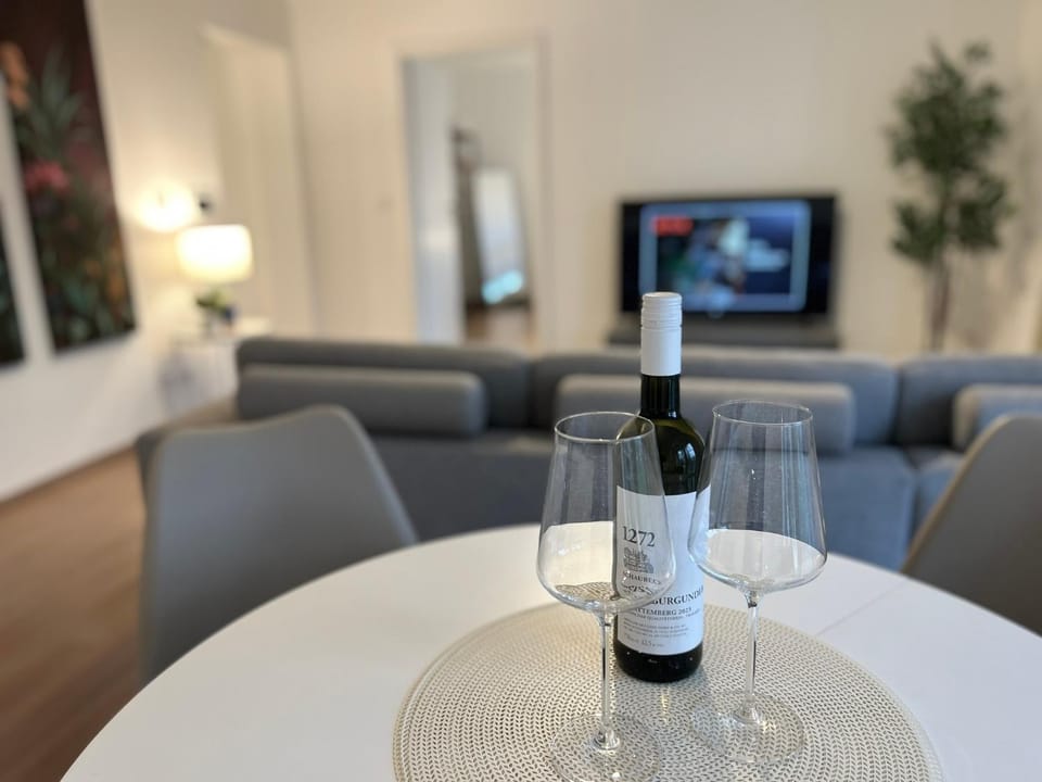 TV and multimedia, Seating area, Drinks