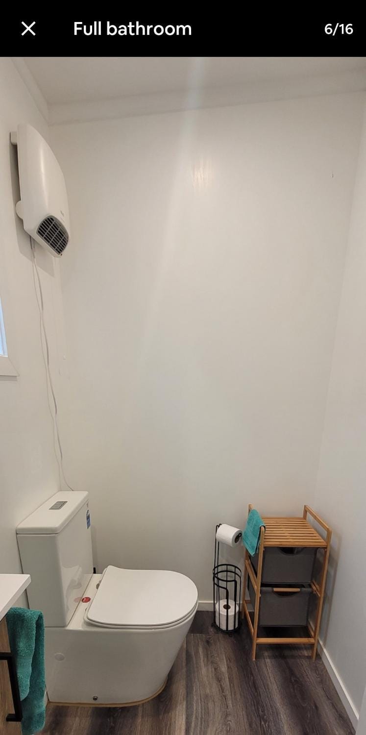 Toilet, Bathroom, towels