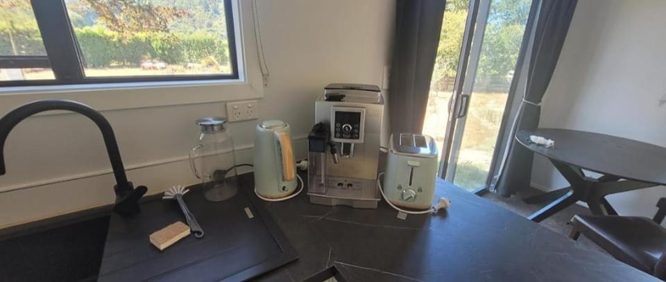 Coffee/tea facilities, toaster