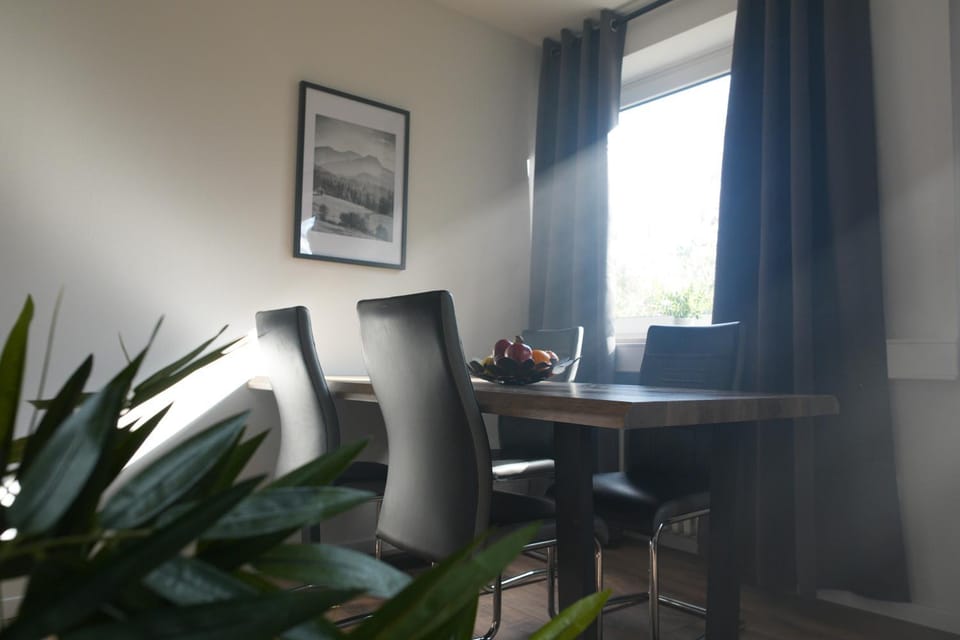 Dining area, Food