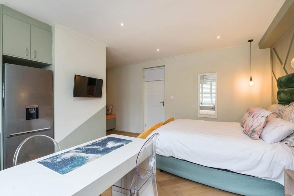 Urban Cozy Studio Apartment in Sea Point