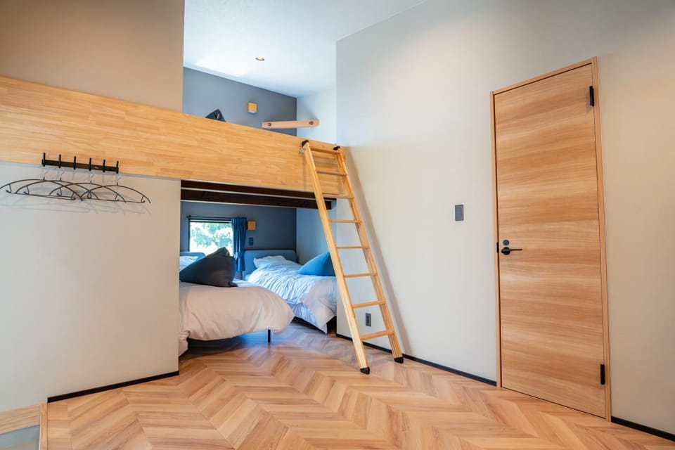 Bed, bunk bed