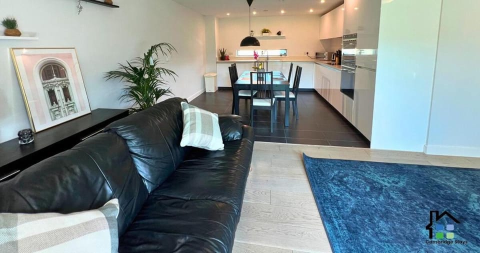 Expert Stays 3 Bed Luxury Flat ApartHotel Apartment in Cambridge