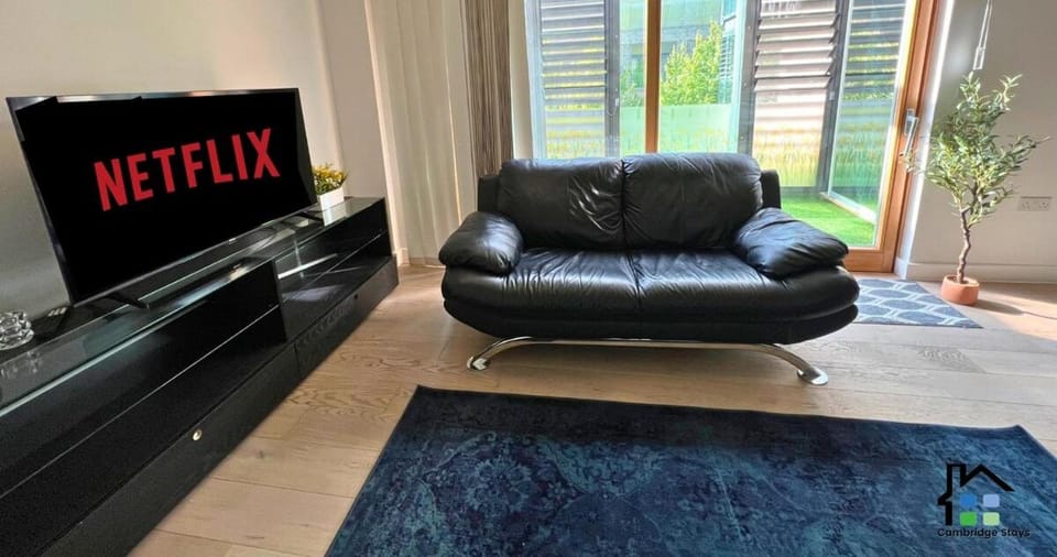 Expert Stays 3 Bed Luxury Flat ApartHotel Apartment in Cambridge