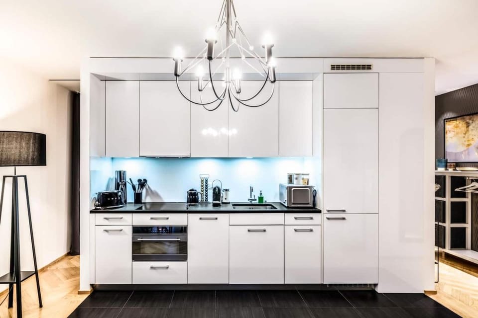 Downtown AC Private Balcony Apartment in Zurich City