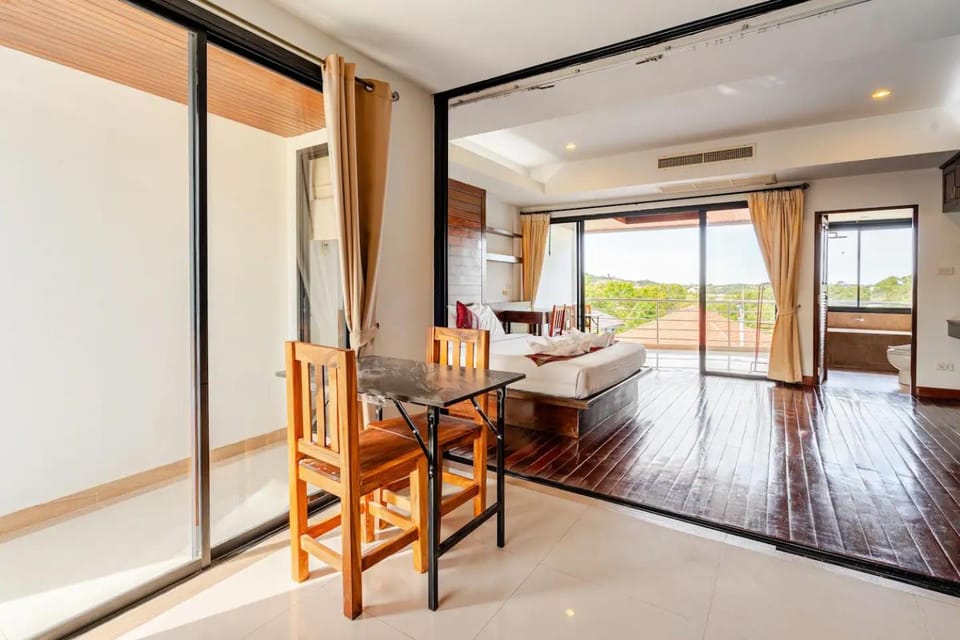 Bed, View (from property/room), Balcony/Terrace, Living room, Photo of the whole room, Seating area, Dining area, Bedroom, air conditioner