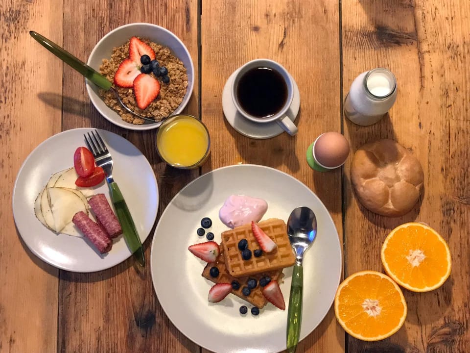 Food and drinks, Food, Breakfast, Continental breakfast, Buffet breakfast, Lunch, Dinner