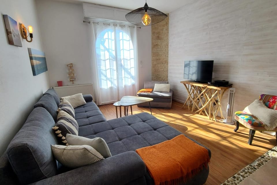 Spacious house with garden and pool House in Arcachon